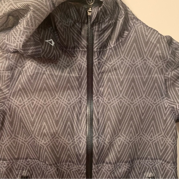 Lululemon Kids Ivivva Grey Black Lightweight Jacket Grey 10 - Picture 7 of 8